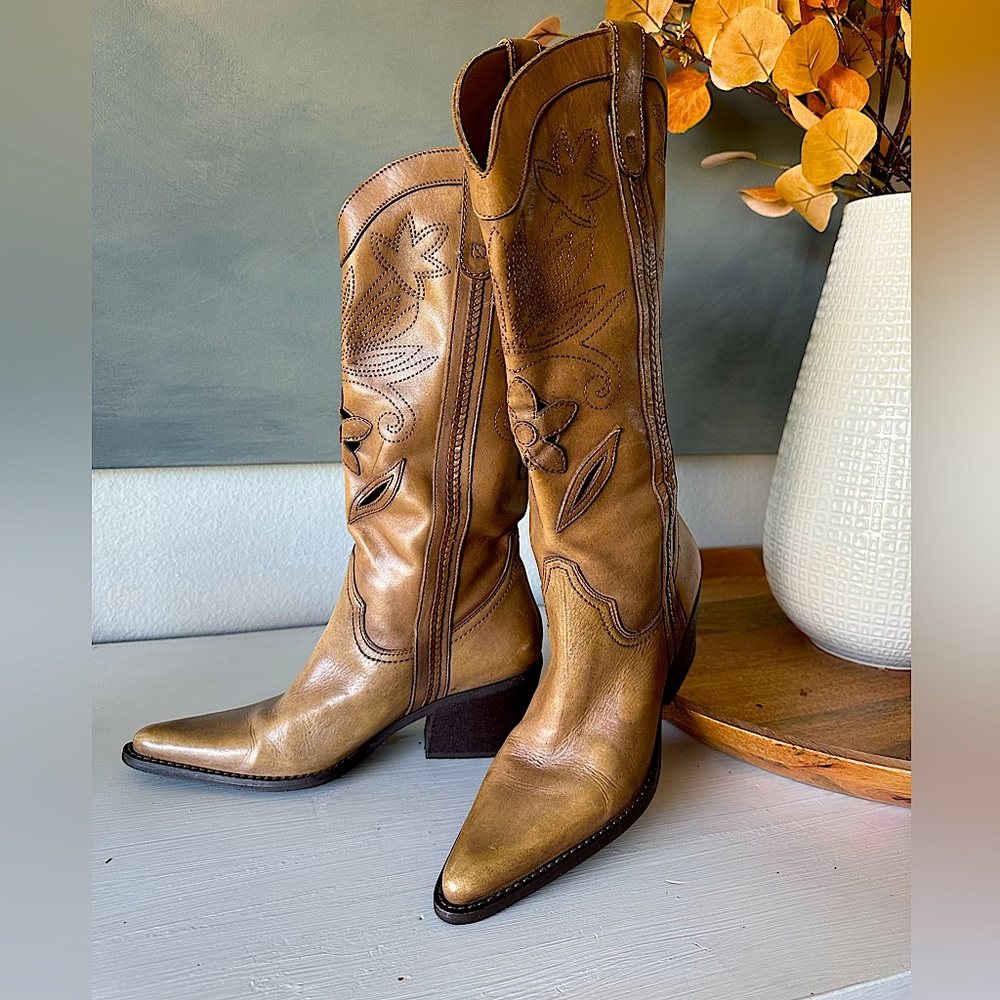 Carlos Cowgirl boots size 7 medium brown